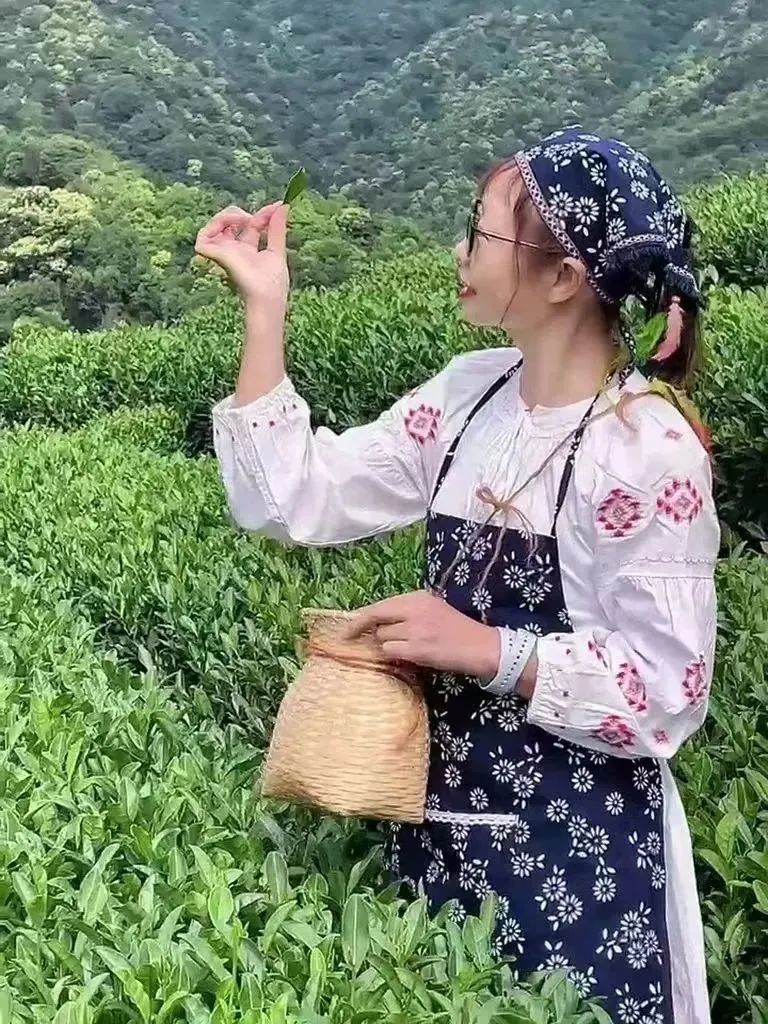 旅行中的邓凌红