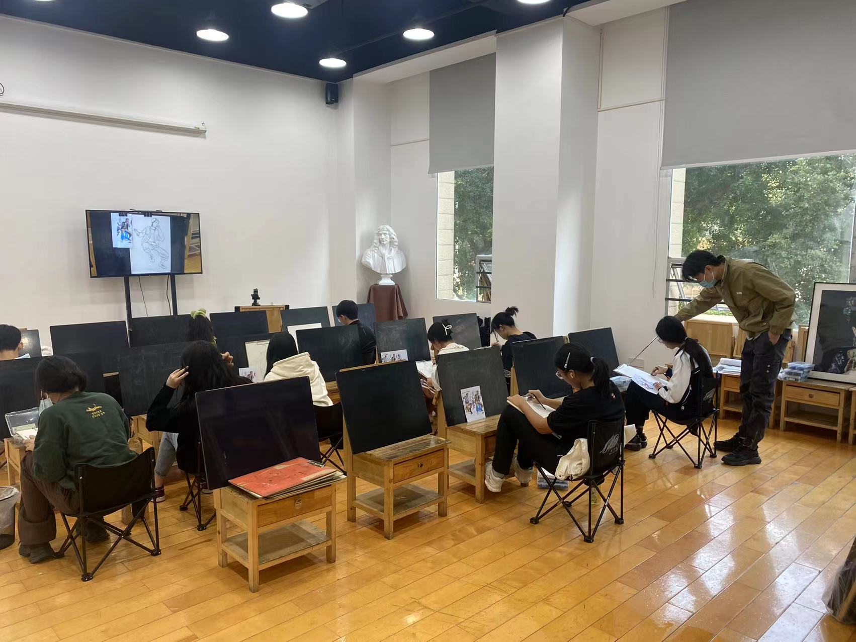 高二美术学习怎么选择画室？选班避坑指南与测评