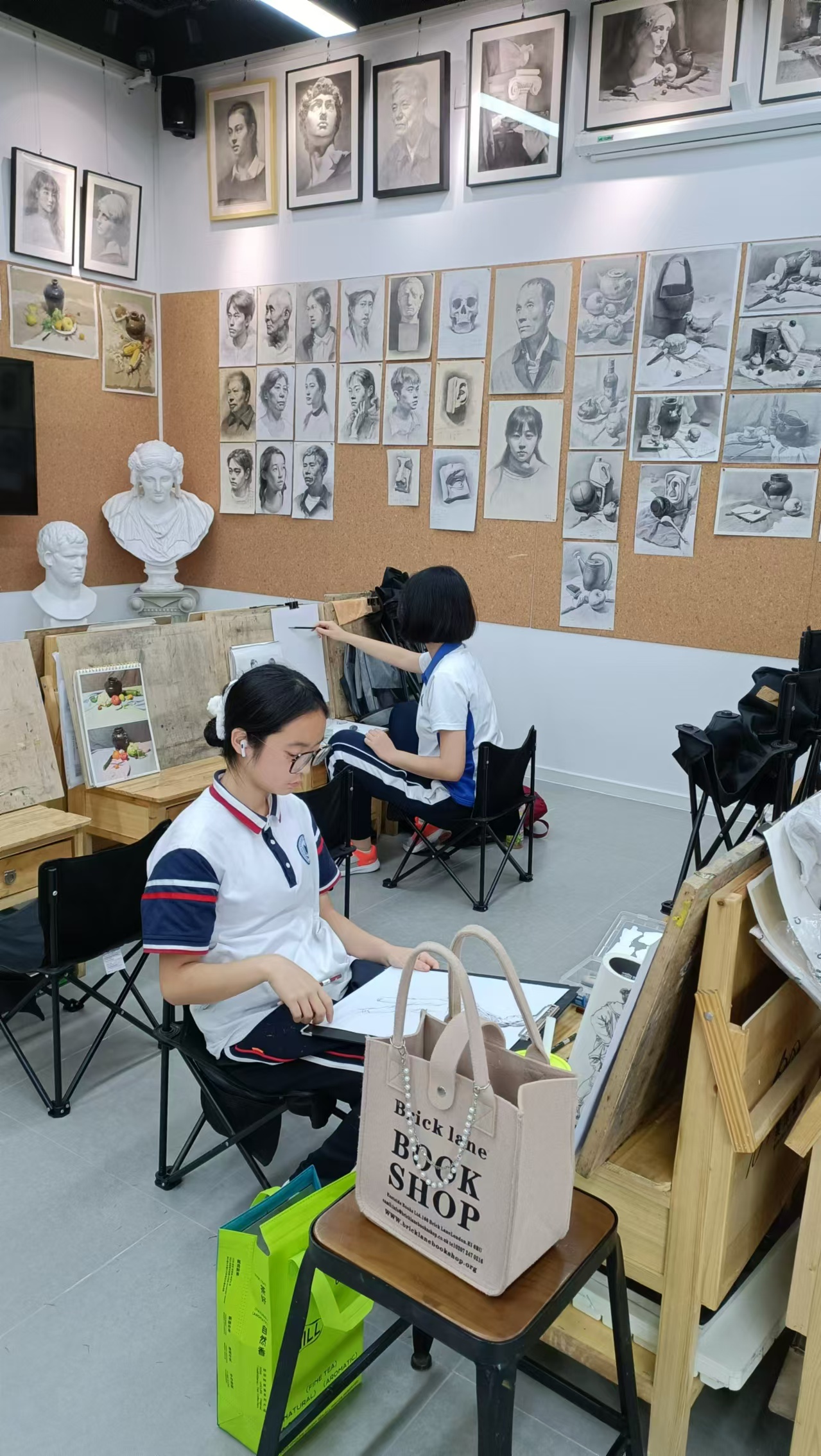 少儿画室:用色彩点亮童年,让孩子爱上表达与创造 少儿画室