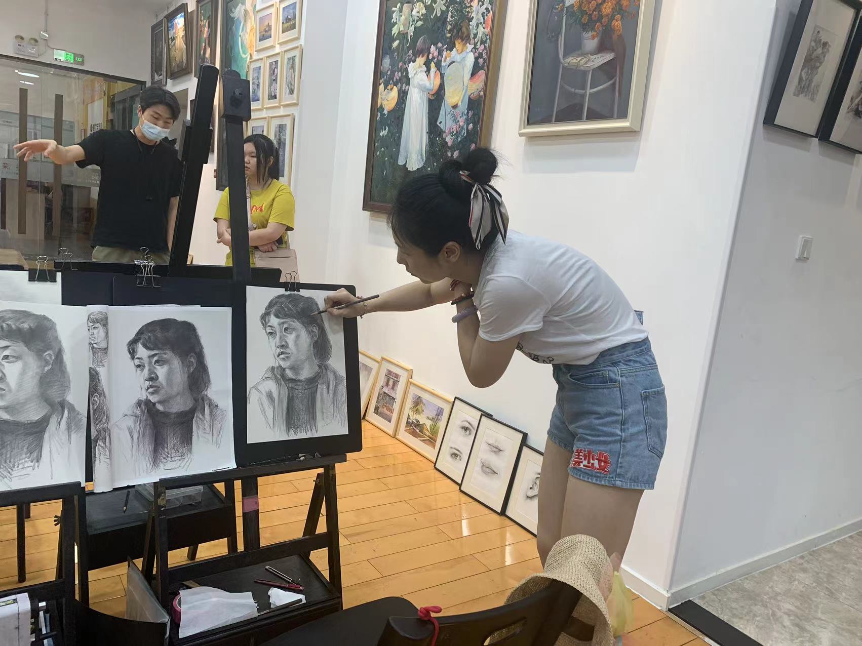 龙城广场学画画